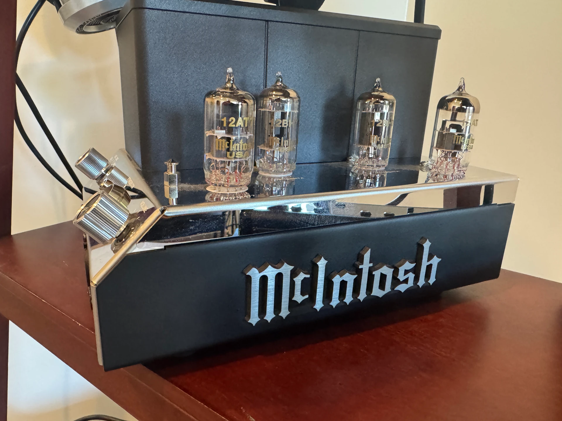 McIntosh MHA200 — Headphone Amplifier