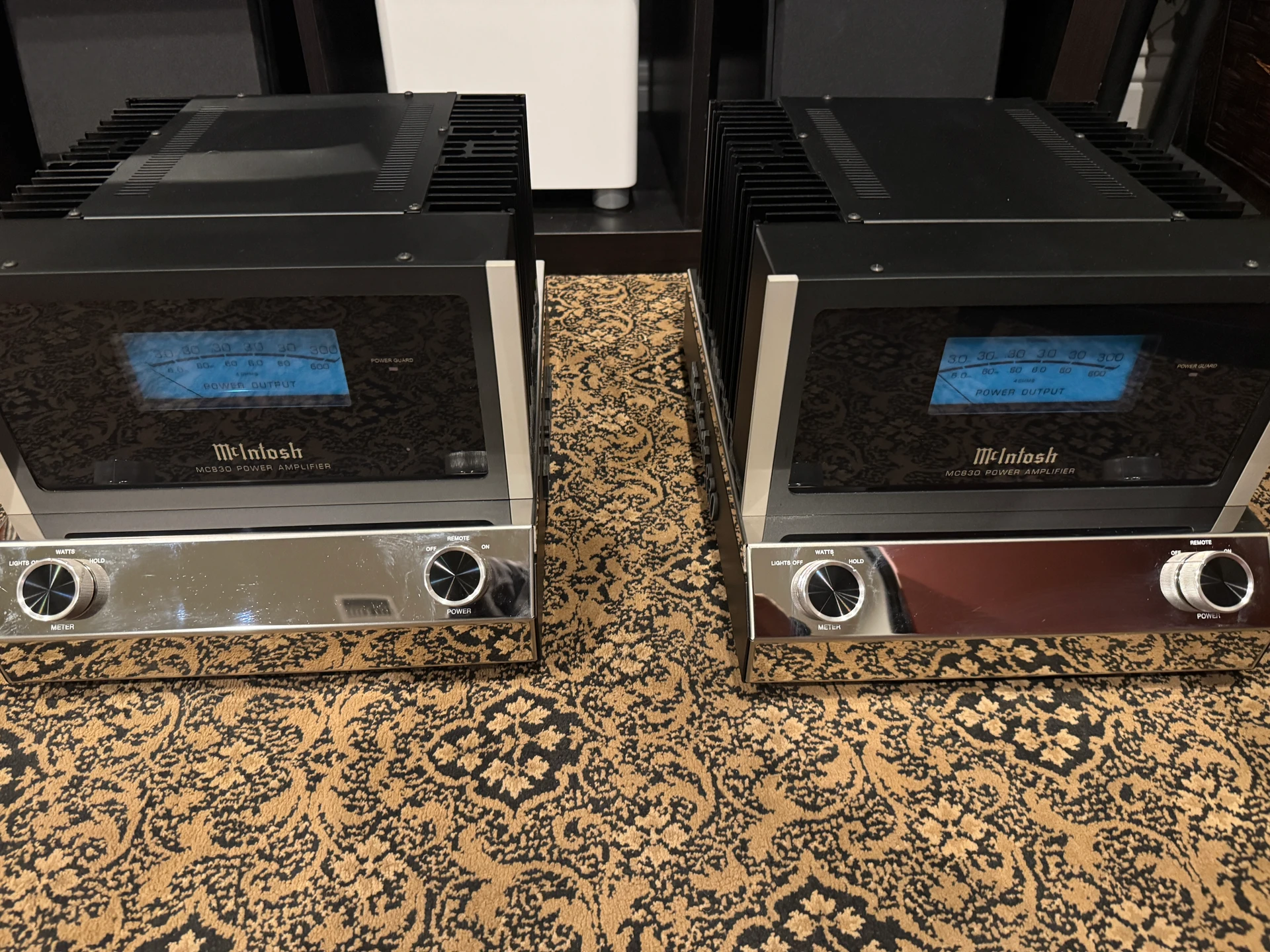 McIntosh MC830 — Stereo Power Amplifier