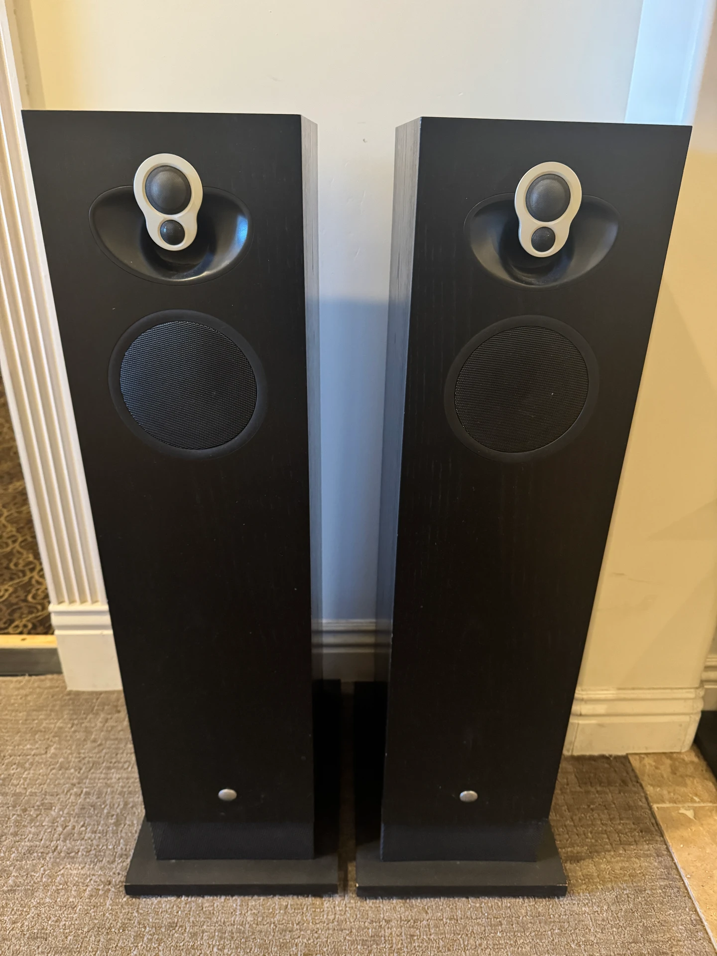 Linn Majik Isobarik — Floorstanding Speakers